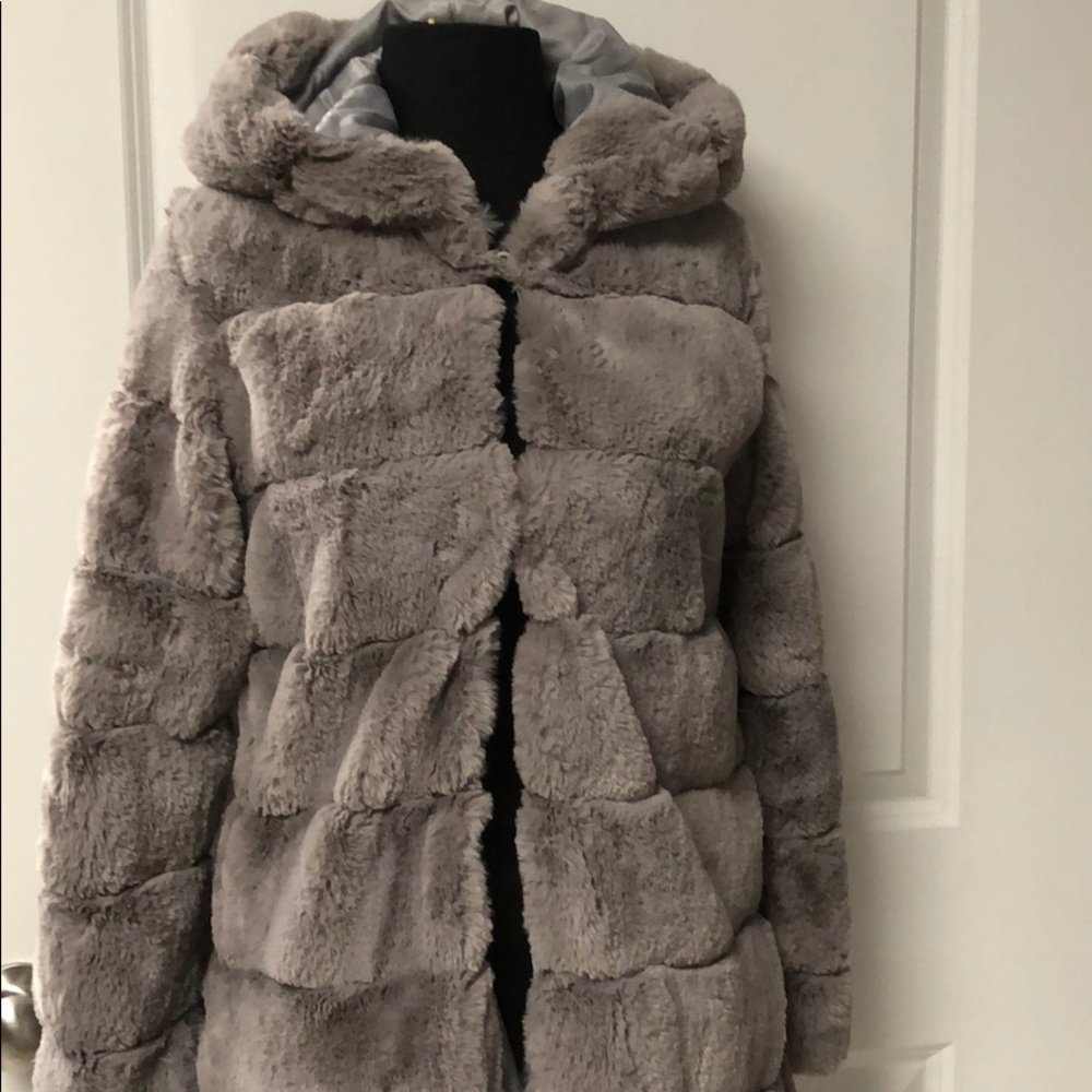 Lanshifei gray faux fur coat